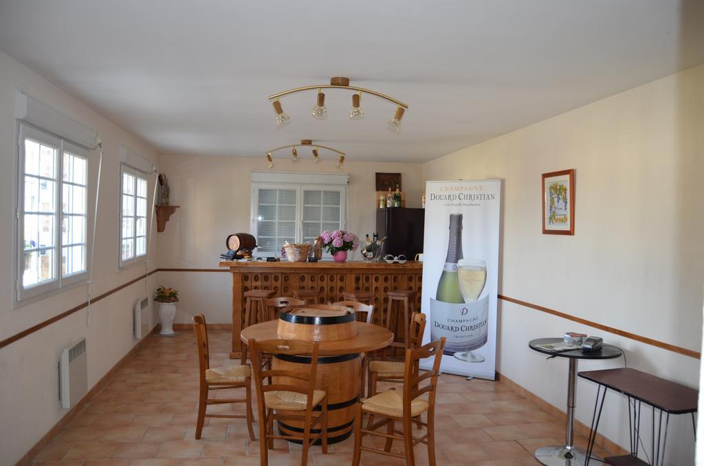 Chambres D'Hotes & Champagne Douard La Chapelle-Monthodon Esterno foto